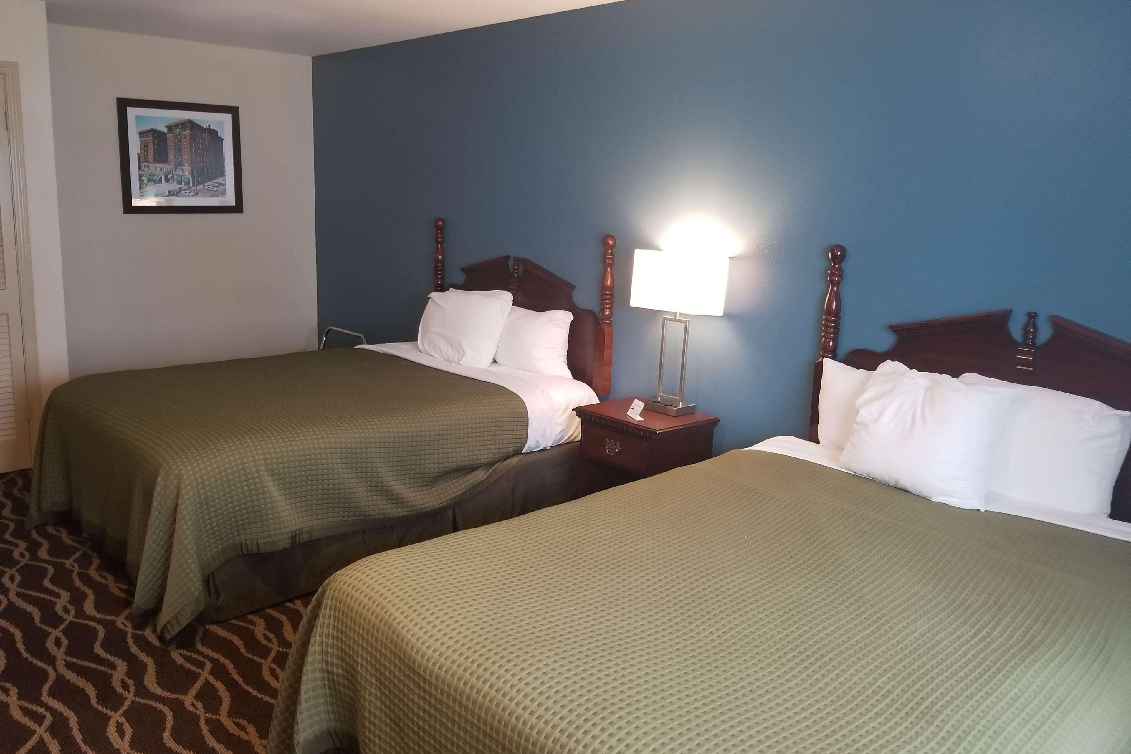 Days Inn And Suites By Wyndham Sikeston Exterior photo