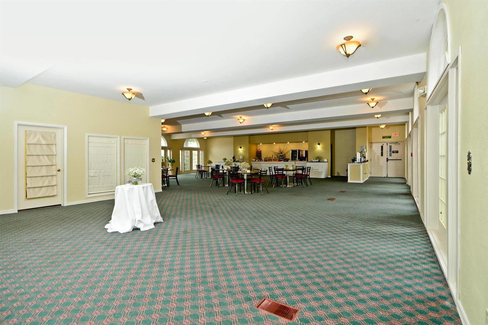 Days Inn And Suites By Wyndham Sikeston Interior photo